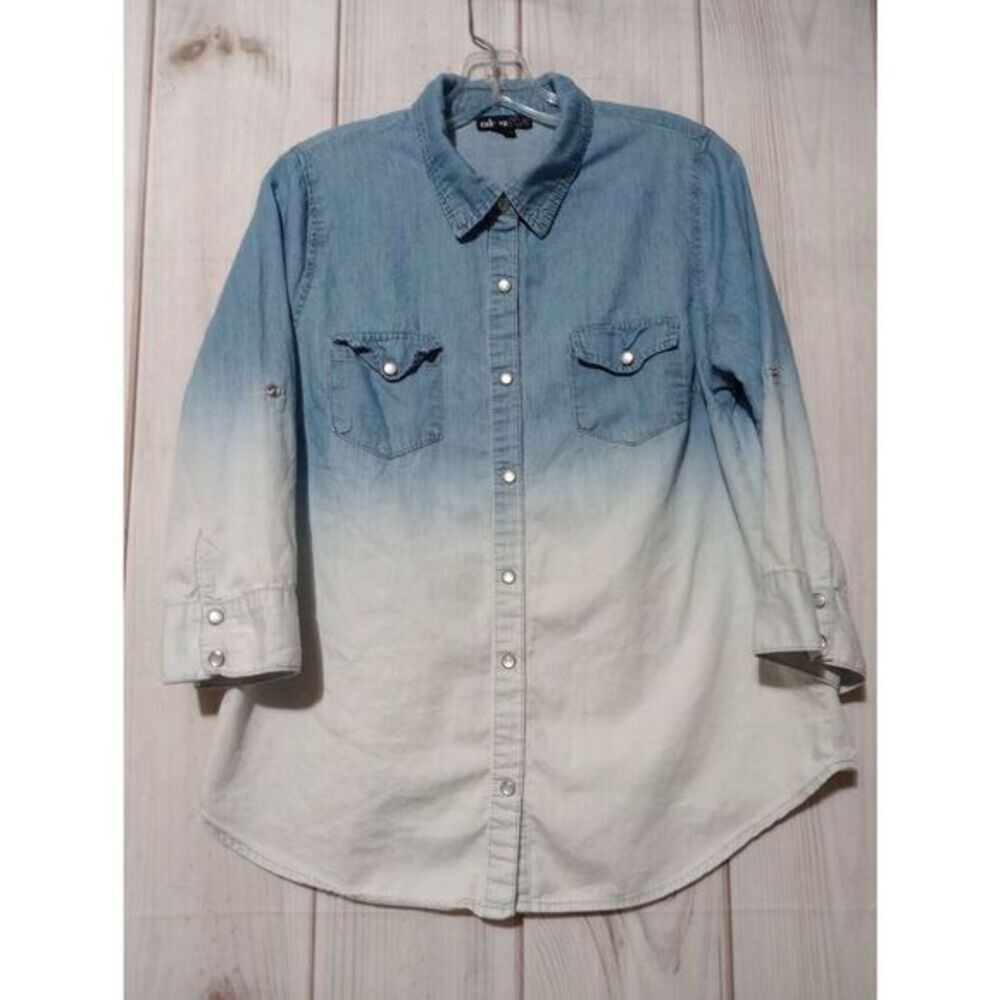 Takara Shirt Ladies Large Blue Chambray Snap Front Light Weight